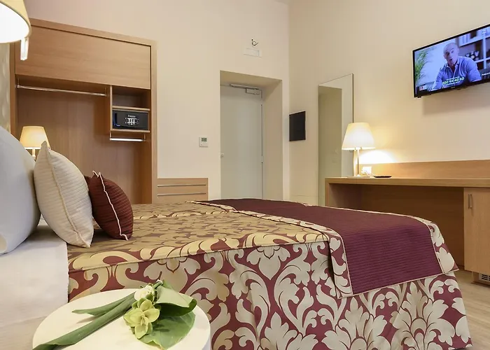 Navona Luxury 4*